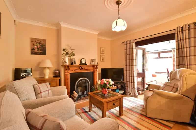 3 Bedroom Mid Terraced House For Sale