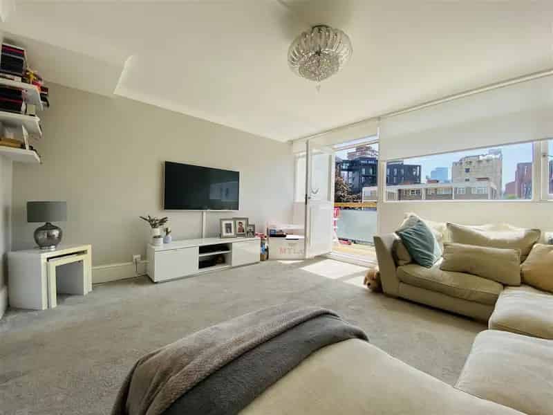 3 Bedroom Maisonette House to Rent in Old Street Hoxton