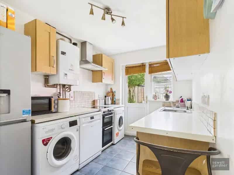 3 Bed Semi-Detached House Near Croxley Station