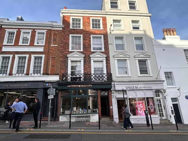 870 SqFt South Facing Office Suites For Rent