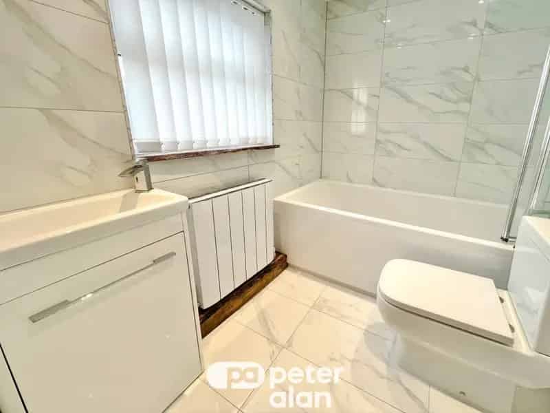 4 Bedroom Terraced House Zero Deposit Available Newly Renovated