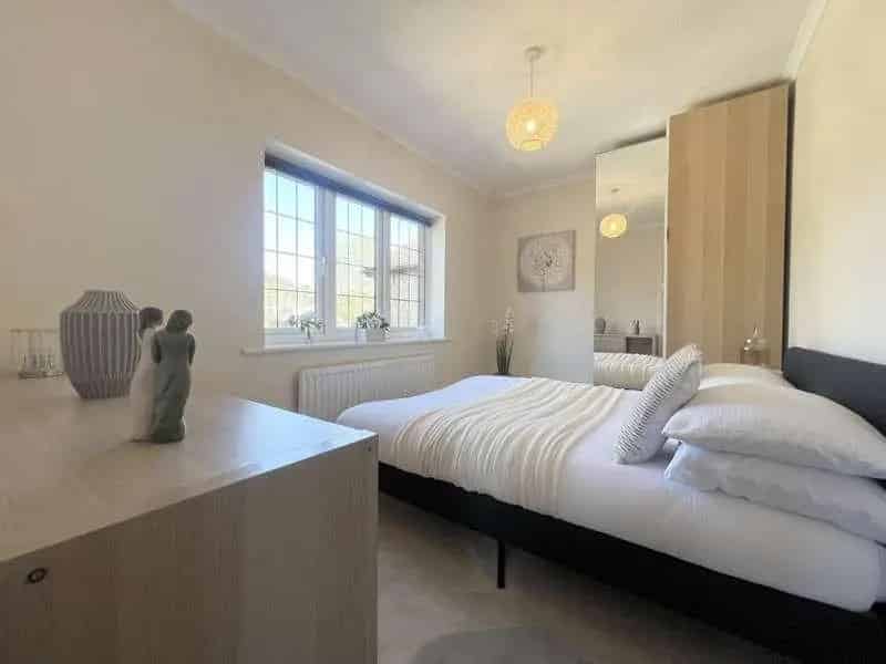 2 Bed Semi-Detached House For Sale Ascot Bracknell
