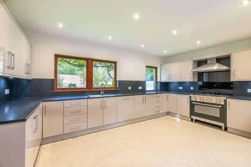 5 bed house for sale