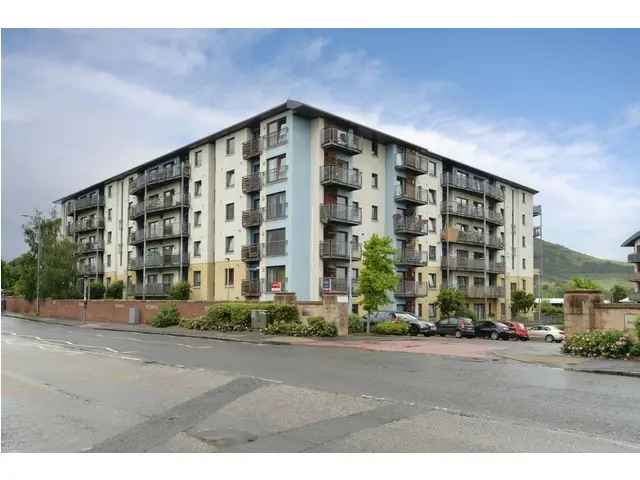 2 Bedroom Flat for Sale in Peffermill Edinburgh