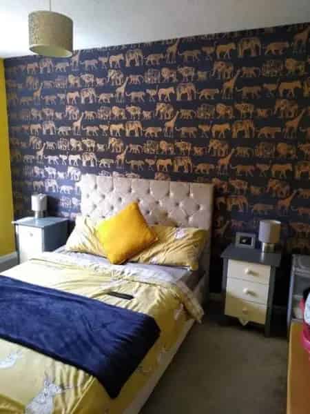 Large 2 Bed House Near School and Train Station