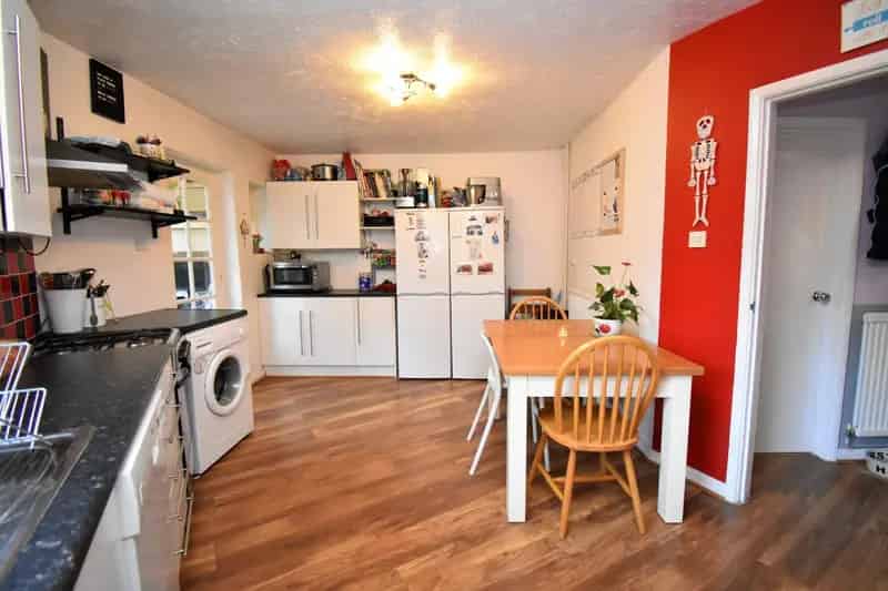 3 Bed House for Sale Large Garden Off Street Parking