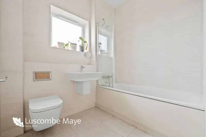 5 Bed Detached House for Sale