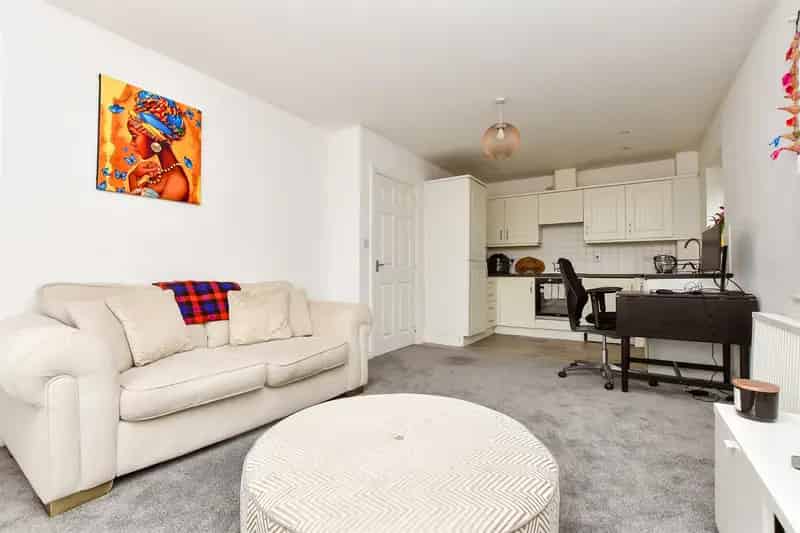 2 Bedroom Flat for Sale in Earlswood
