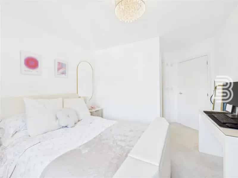 2 Bed Top Floor Apartment for Sale in Rugby