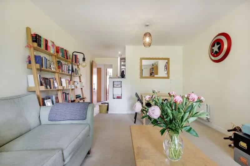 2 Bedroom Apartment House to Rent