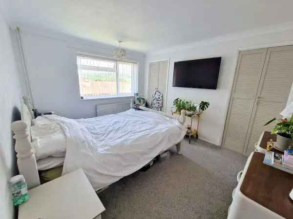 Flat For Rent in Sevenoaks, England