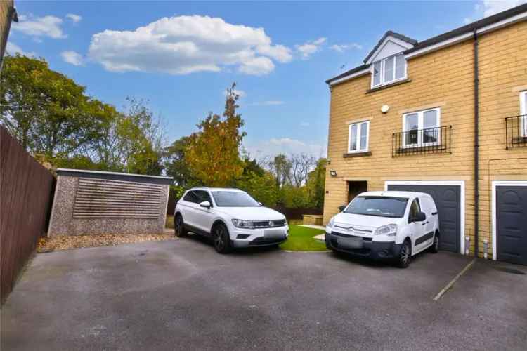 House For Sale in Leeds, England