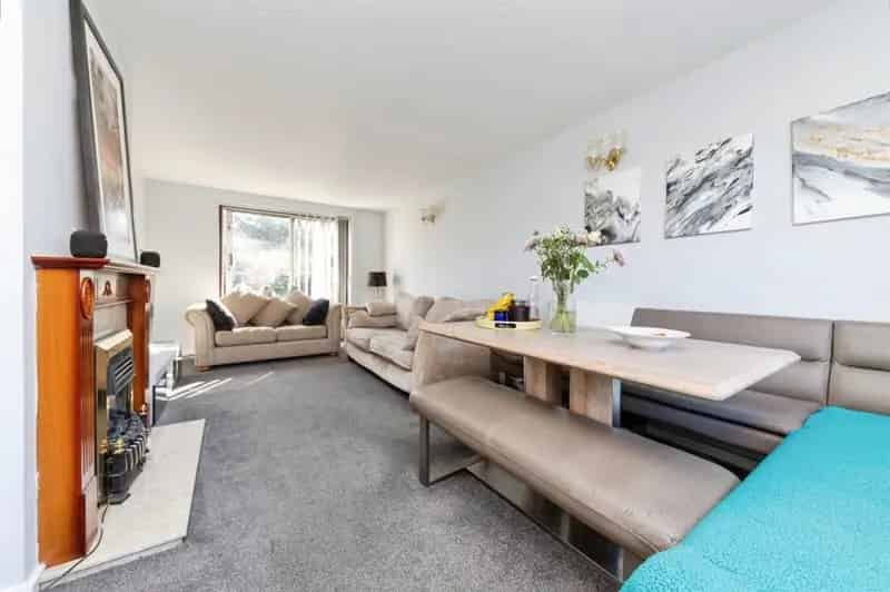 Three Bedroom Terraced House Welwyn Garden City Chain Free