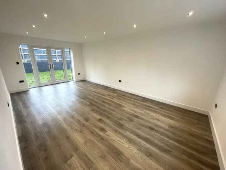 4 Bedroom Detached House For Sale in Calcot
