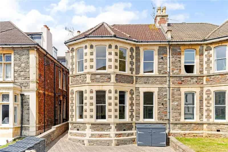 5 Bedroom Semi Detached House For Sale