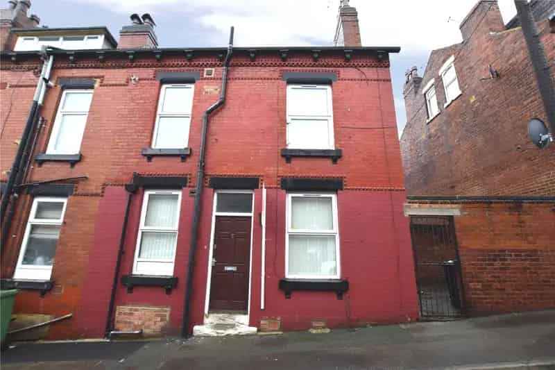 Three Bedroom End Terrace House for Sale