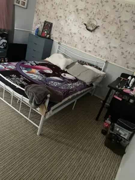 2 Bed Ground Floor Flat with Communal Garden Pets Allowed