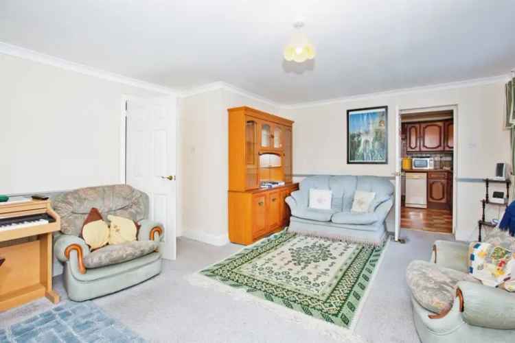 3 Bed House With Driveway and Garden