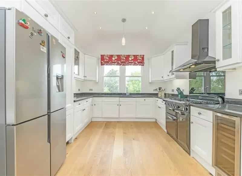 3 Bed 3 Bath Split Level Flat Mapesbury