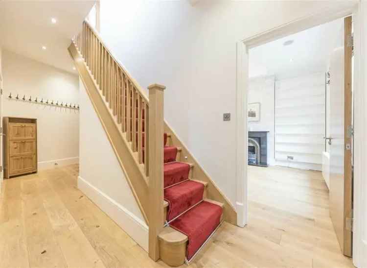 3 Bed 3 Bath Split Level Flat Mapesbury