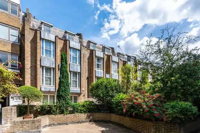 6 Bedroom House for Sale in South Lodge Knightsbridge SW7