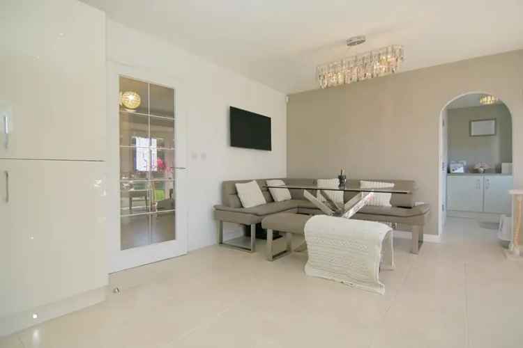 4 Bedroom Detached House For Sale in Farsley