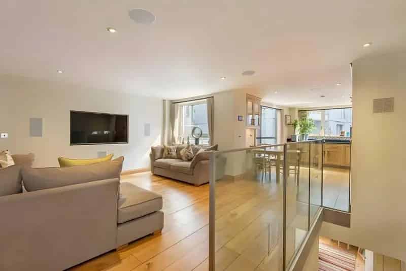 Spacious 4-Bedroom House in Clerkenwell Brewhouse Square