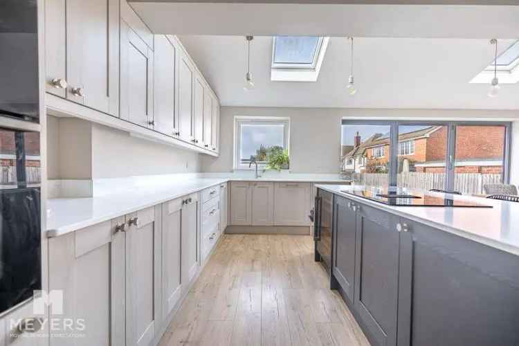3 Bedroom Detached House for Sale in Queens Park