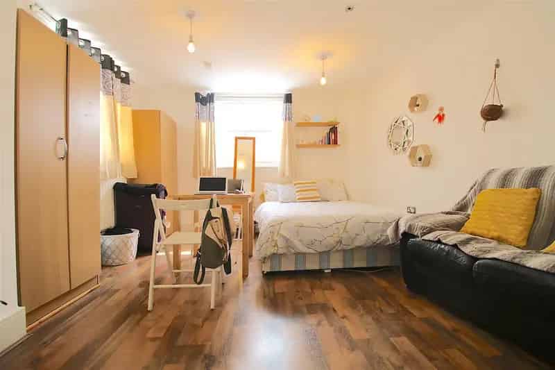 3 Bedroom Flat Near Queen Mary University Stepney Green