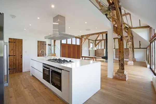 Grange Barn: Restored Barn with Open Plan Living and 5 Bedrooms