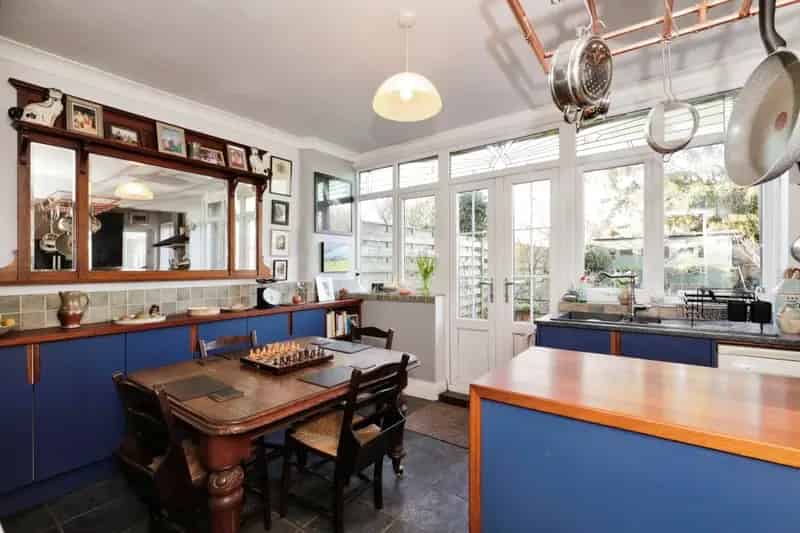 Five Bedroom Semi-Detached Home with Cinema Room and Solar Panels