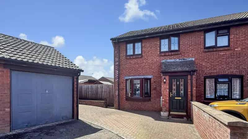 3 Bedroom House For Sale Near Westbury Station