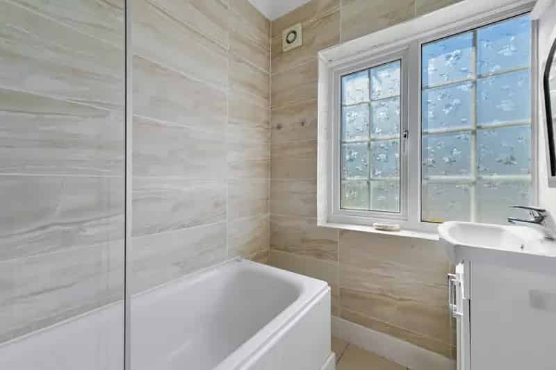 Spacious Victorian House Near Richmond Park - 3 Double Bedrooms