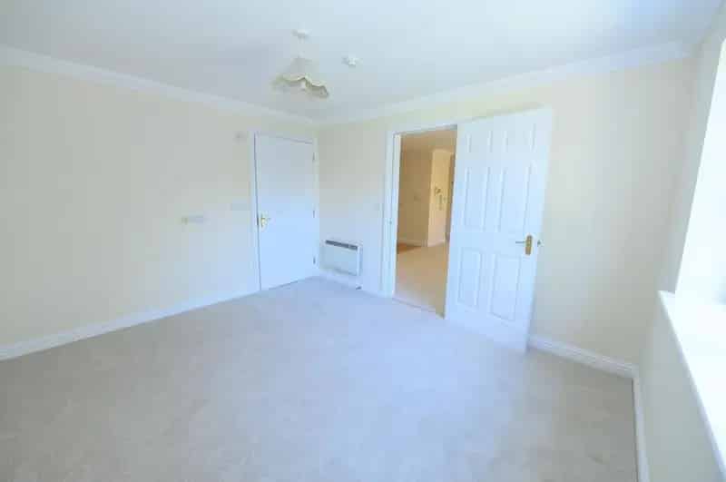1 Bed Refurbished Retirement Flat for Sale