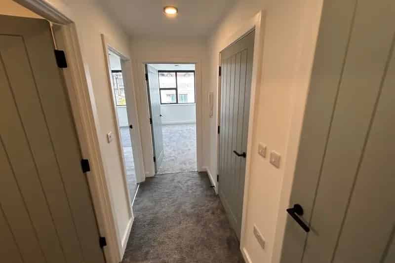 Luxury 1-Bedroom Apartment Chesterfield Town Centre Zero Deposit Option