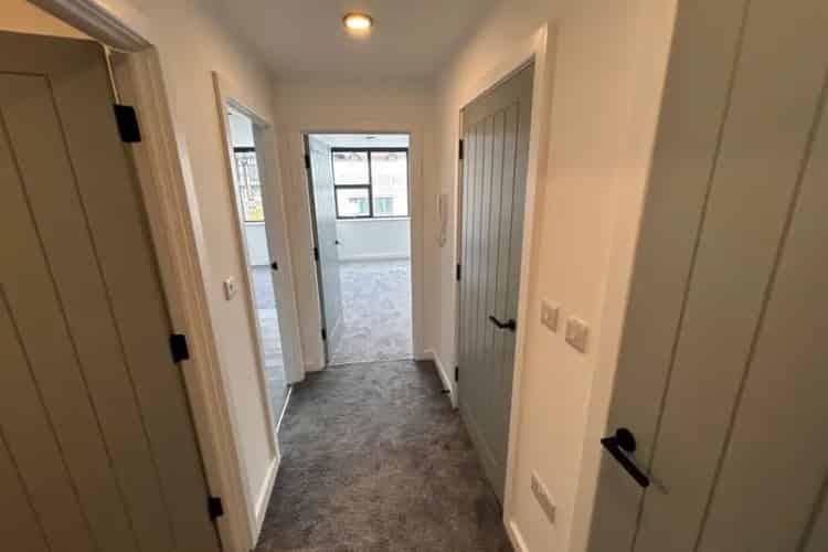 Luxury 1-Bedroom Apartment Chesterfield Town Centre Zero Deposit Option