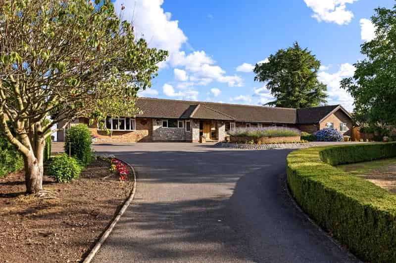 Detached Bungalow for sale with 8 bedrooms, Maybury Farm, Boxhill Road