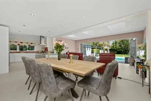 Family Home with Annexe Swimming Pool and Ample Parking