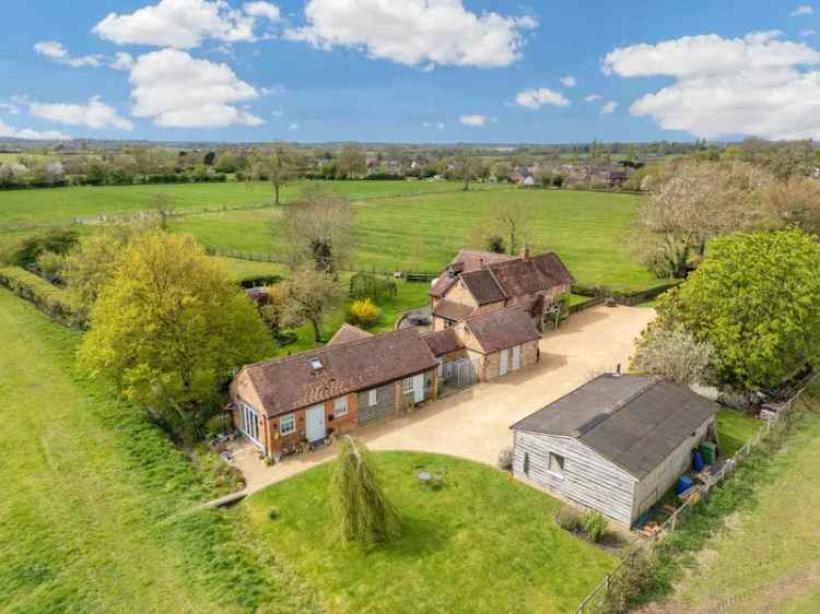 4 Bedroom Detached House with Annexes and Large Garden
