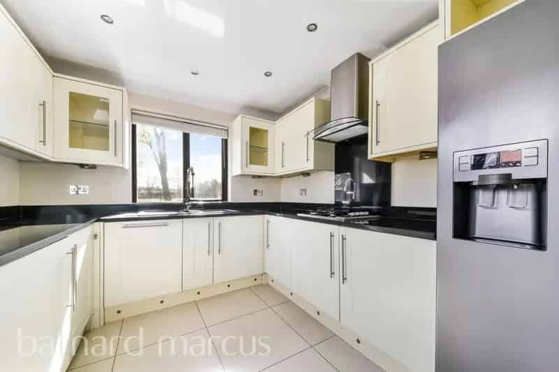 3 Bed Bungalow Near Shops and Schools