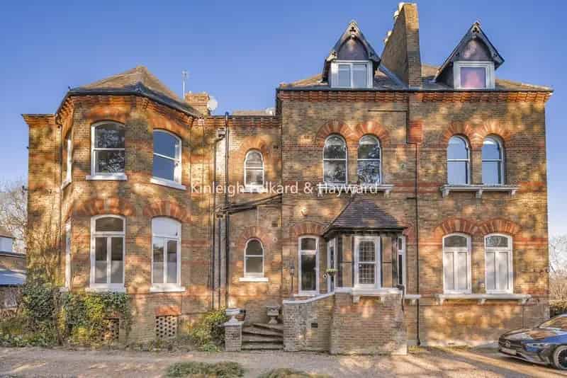 1851 First Floor Conversion Flat Beautiful Original Features 15ft Bedroom