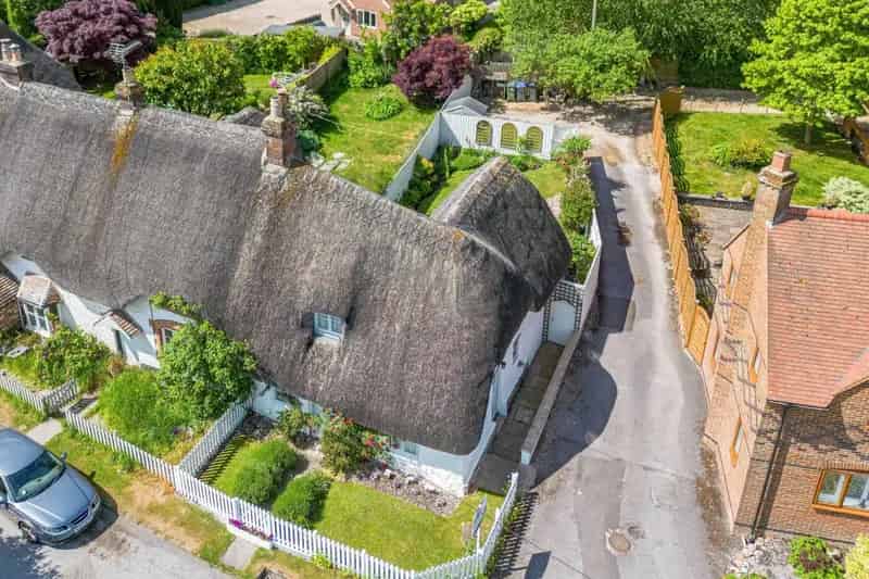 2 Bedroom Thatched Cottage for Sale