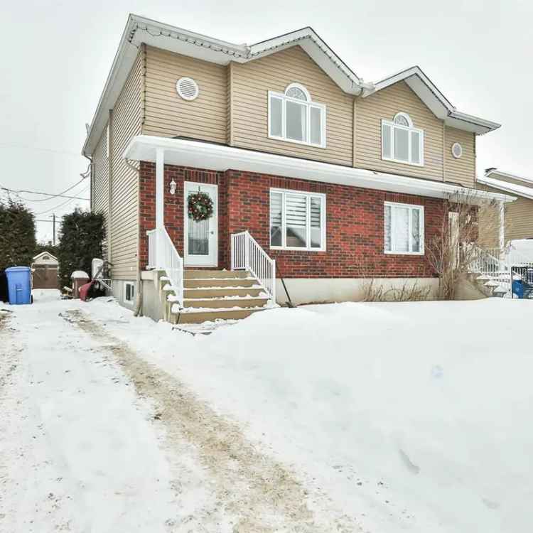 Family Home Near Highway with Pool