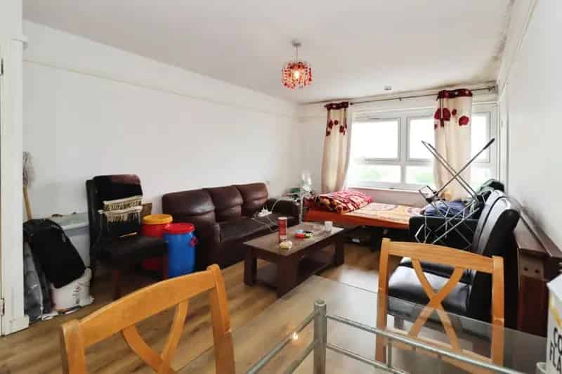 Two-Bedroom Flat with Panoramic City Views and Parking