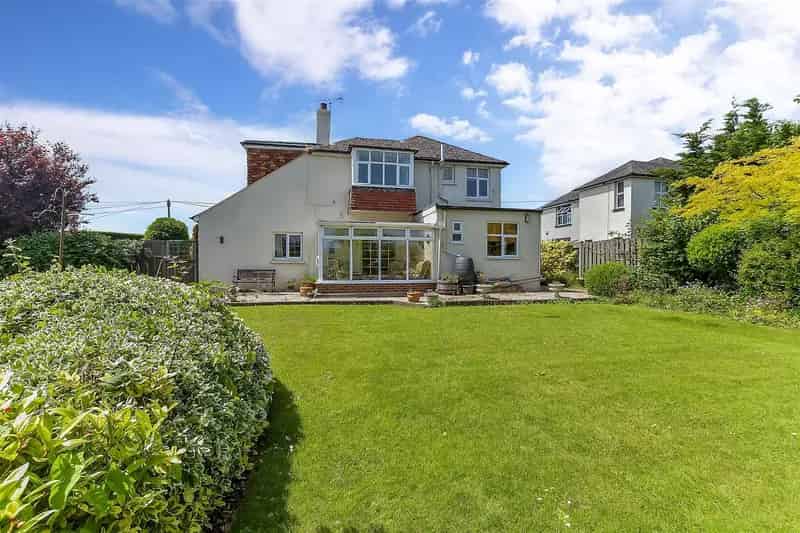 2 Bedroom Detached House For Sale Large Garden Ample Space