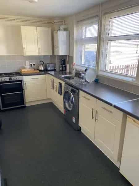 2 Bedroom Semi Detached House Poundhill Large Garden Near Shops School