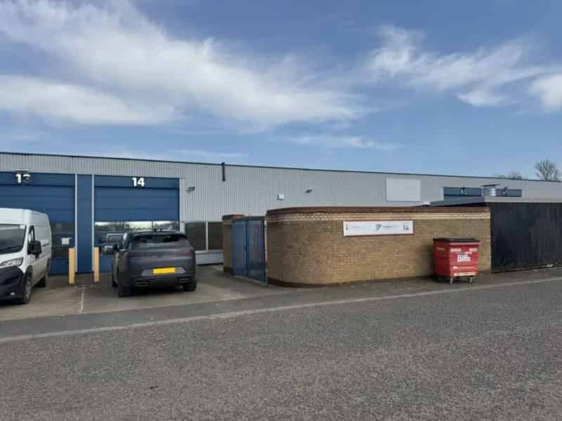 Mid-Terraced Office Unit with Loading Door and Communal Parking