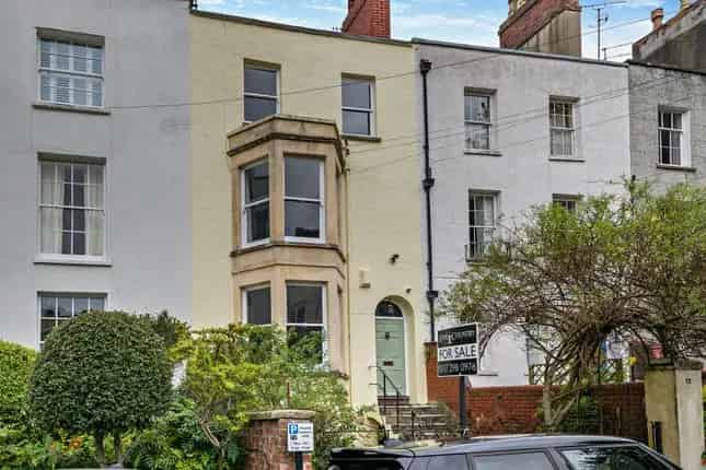 Terraced House for Sale in Bristol BS8