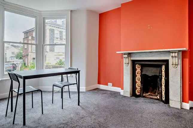 Terraced House for Sale in Bristol BS8