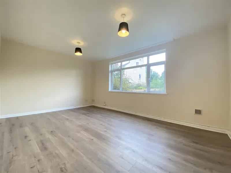 1 Bedroom Ground Floor Apartment For Sale